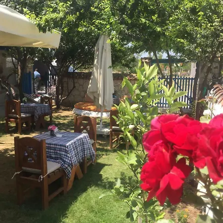 Bed & Breakfast Tuana Butik 2*